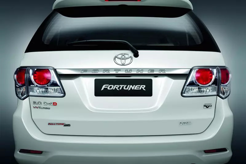 TOYOTA ปรับภาพลักษณ์ VIGO - FORTUNER เสริมเกียร์ใหม่