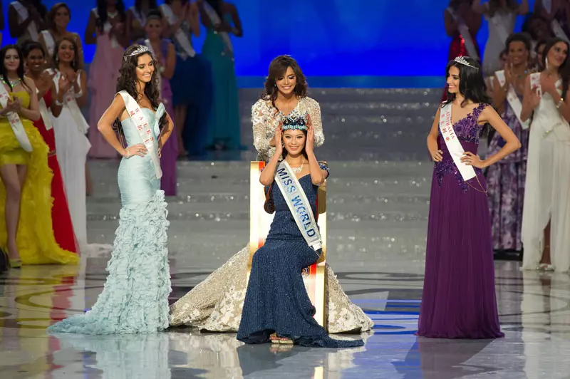 สาวจีนครองมงกุฎ 'มิสเวิลด์ 2012' คนดูถล่มค้านสายตา