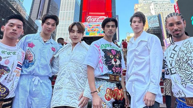 รันเวย์ลุกเป็นไฟ ดีเจบุ๊คโกะ โกอินเตอร์บนรันเวย์ New York Fashion Week