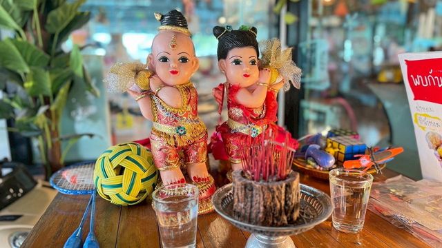 “พี่น้ำหอม” และ “พี่ใบตอง” พลังลี้ลับศรัทธาเสริมความเฮง