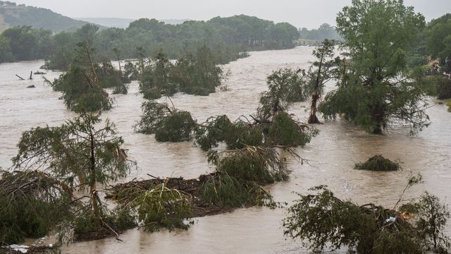 ด่วน ฝนตกหนักน้ำป่าซัดเต็นท์พักแรมในค่ายฤดูร้อน ดับแล้ว 13 ศพ สูญหาย 20 ราย ในรัฐเท็กซัส สหรัฐฯ