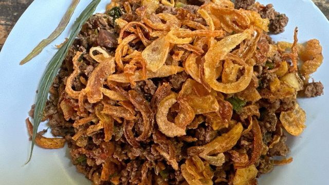 “ลาบไก่บ้านโฮ่ง” @ลำพูน มาไม่ถึง...ถ้าไม่ได้ลอง