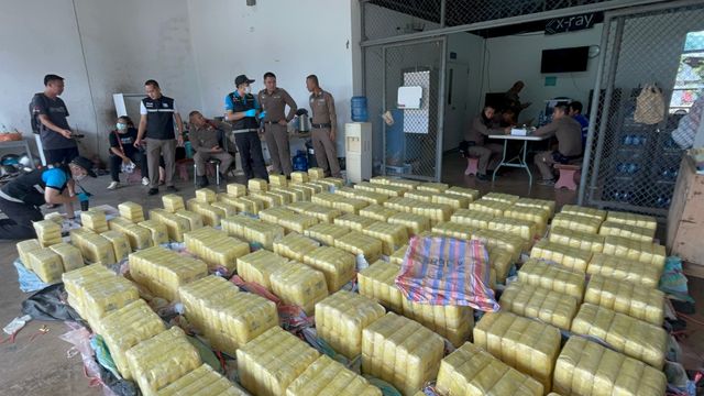 จับลอตใหญ่ยาบ้า 10 ล้านเม็ด จะขนไปลพบุรี ซุกมาในลำโพง จนมุมที่ “ด่านห้วยไร่”