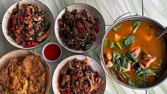 "ครัวอาหารป่าลุงโบว์" @สามโคก ร้านลับ ๆ รสชาติดุดัน จัดจ้าน