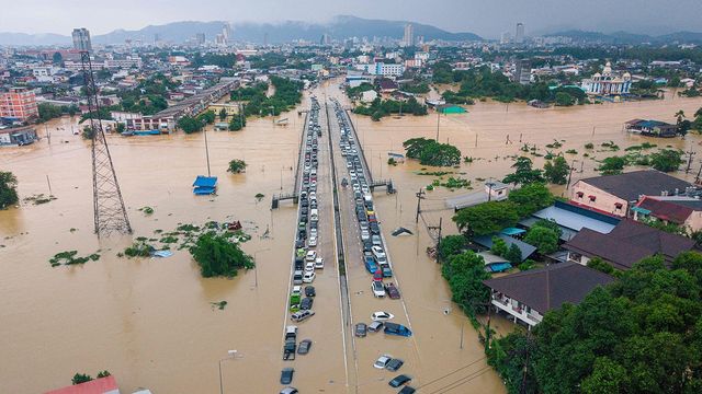 น้ำท่วมซ้ำซาก หนี้สินซ้ำเติม