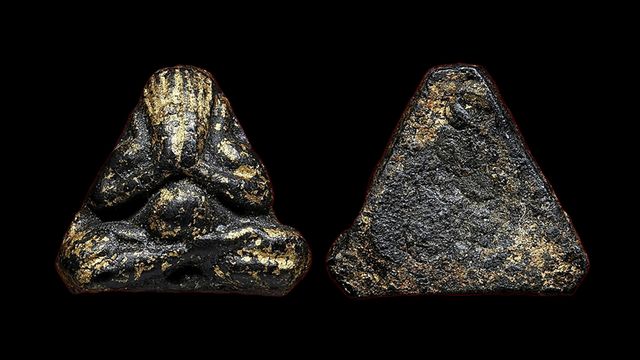 พระปิดตากรมหลวงชุมพร เนื้อผงคลุกรัก สุดยอดพระพิมพ์ปิดตาหมายเลข ๑ เล็กที่สุดและแพงที่สุด