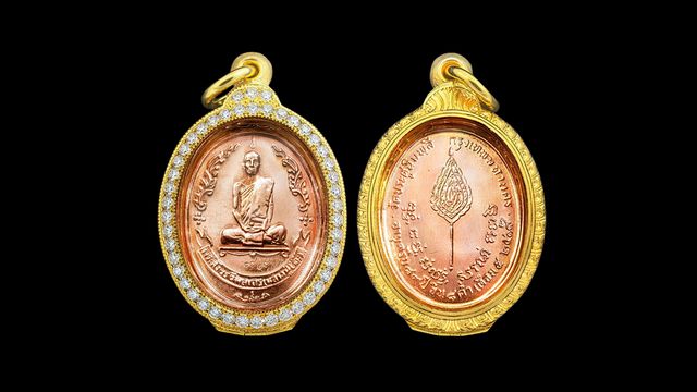 เหรียญพัดยศ หลวงปู่โต๊ะ เนื้อนาก สวยแชมป์ ตอกหมายเลขมงคล 99 ราคาหลักล้าน