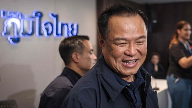 มองบวกกับพรรคน้ำเงิน