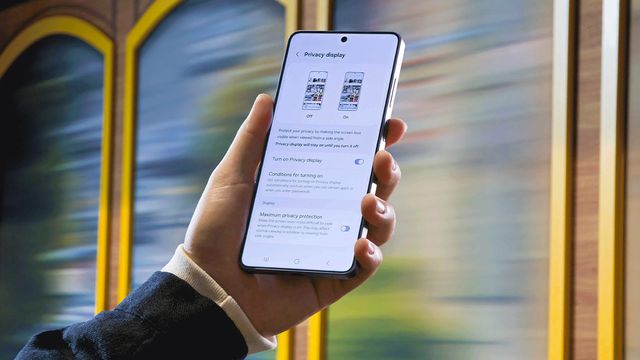 ซัมซุง ดัน Galaxy S26 ชู AI Phone จับตา แอปเปิล เปิดตัว iPhone 17e