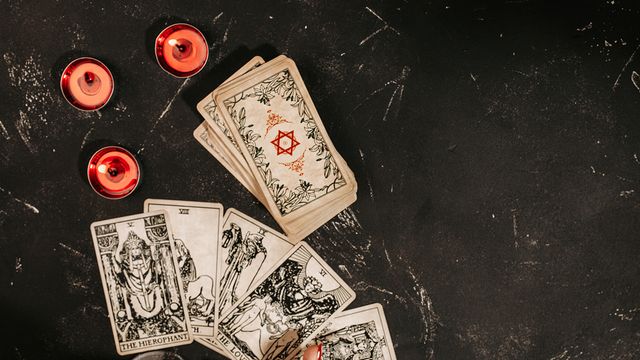 รวยแบบตะโกน 1 เม.ย. 69 วันพุธเด่นเลข 4 อ.มงคล เผยฤกษ์เศรษฐีและเลขไพ่ให้โชค