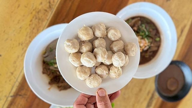 ตักไม่อั้น อร่อยลั่นหม้อ! “เตี๋ยวปั้นสด” บุฟเฟต์ลูกชิ้น ราคาหลักสิบ