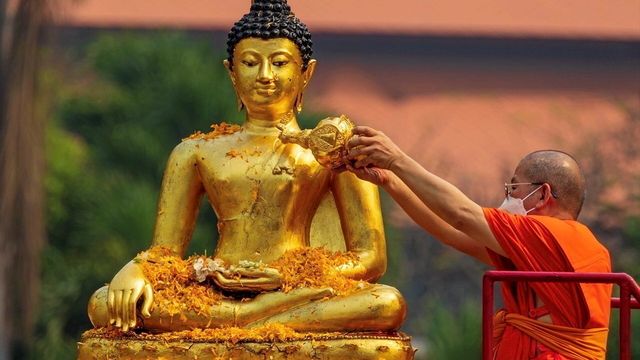 พรปีใหม่ 2568 "พระในบ้าน" ศักดิ์สิทธิ์ที่สุด เพราะจับต้องได้