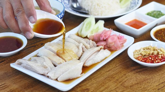 “ต่อข้าวมันไก่ตอน สไตล์สิงคโปร์” ของดีเมืองนนท์ไก่นุ่มสโลว์คุก