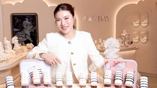 "RAVIPA" ความเชื่อที่ผสานกับดีไซน์ "ธนิสา วีระศักดิ์ศรี" คว้าทุกโอกาสเพื่อความสำเร็จ