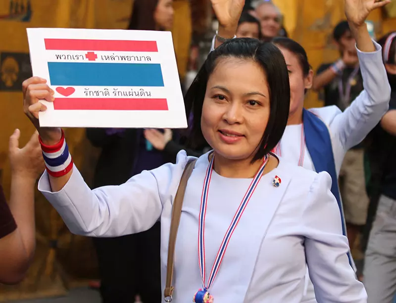 ประมวลภาพ ปรากฏการณ์เสื้อกาวน์แสดงพลัง ปฏิรูปก่อนเลือกตั้ง!