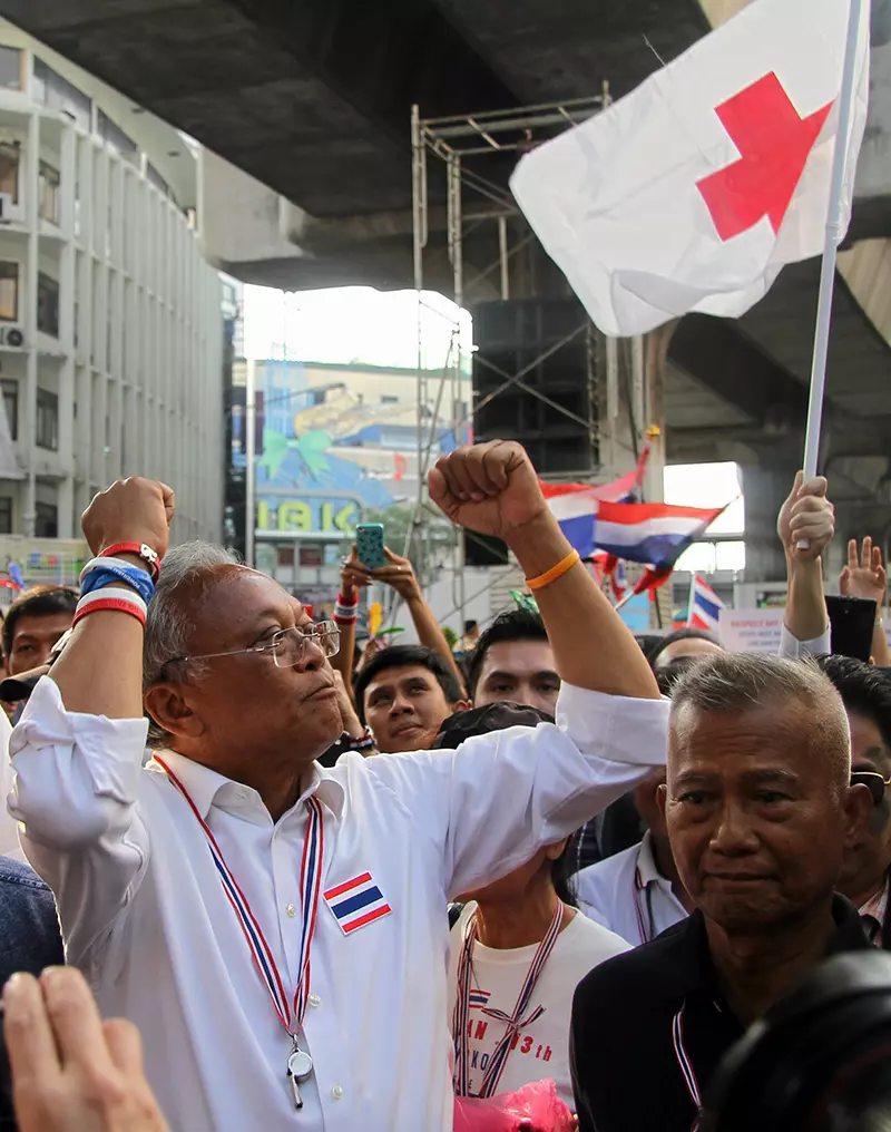 ประมวลภาพ ปรากฏการณ์เสื้อกาวน์แสดงพลัง ปฏิรูปก่อนเลือกตั้ง!