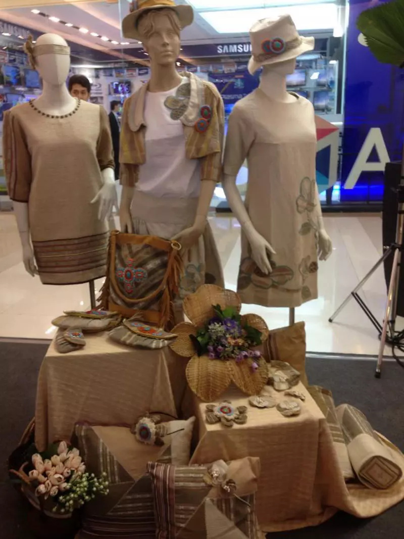 ดัน'ผ้าทอกะเหรี่ยงโกอินเตอร์' แฟชั่นไทยไฟแรง แบรนด์เนมมีหนาว 