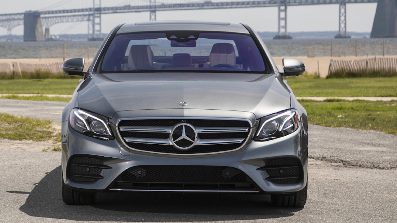 หั่นราคายั่วใจ MERCEDES-BENZ E350e ลอตสุดท้ายขายยับจับกดค่าตัว!