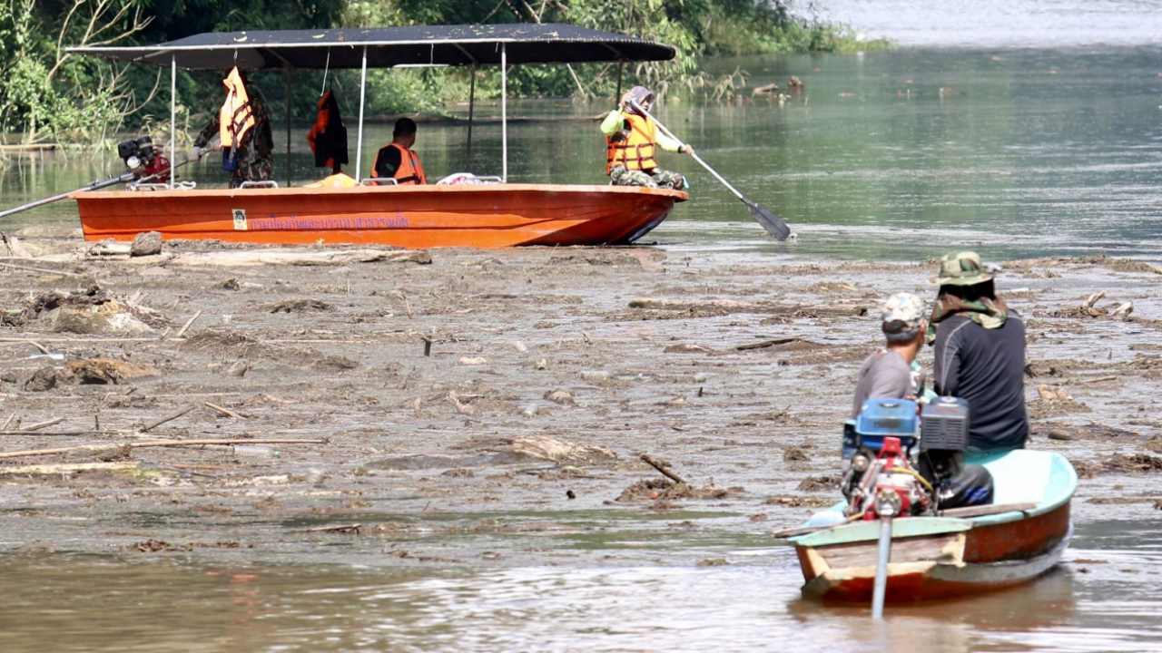 ย่อยซาก "ช้างตกเหว" สำเร็จตัวแรก เก็บใส่ถุง เผาที่วัดนครนายก 