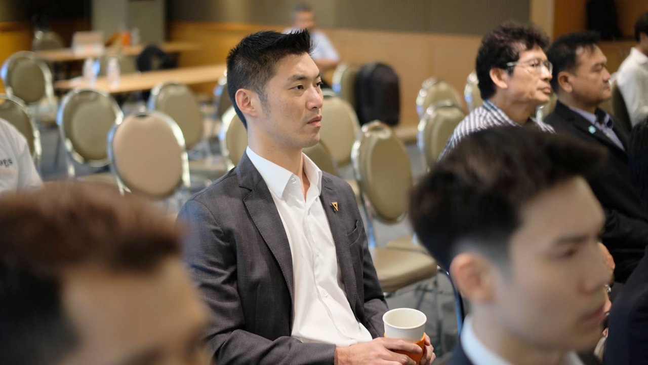 บรรยากาศสมาชิกพรรคอนาคตใหม่ นั่งลุ้นคำวินิจฉัยคดียุบพรรคอนาคตใหม่