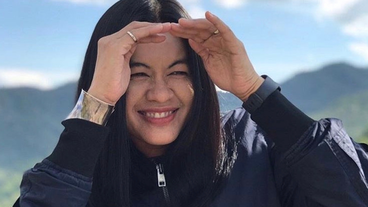 สวยไม่เปลี่ยน เปิดภาพอดีตนางแบบ หันหลังให้วงการเป็นแม่บ้านดูแลลูก-สามี 