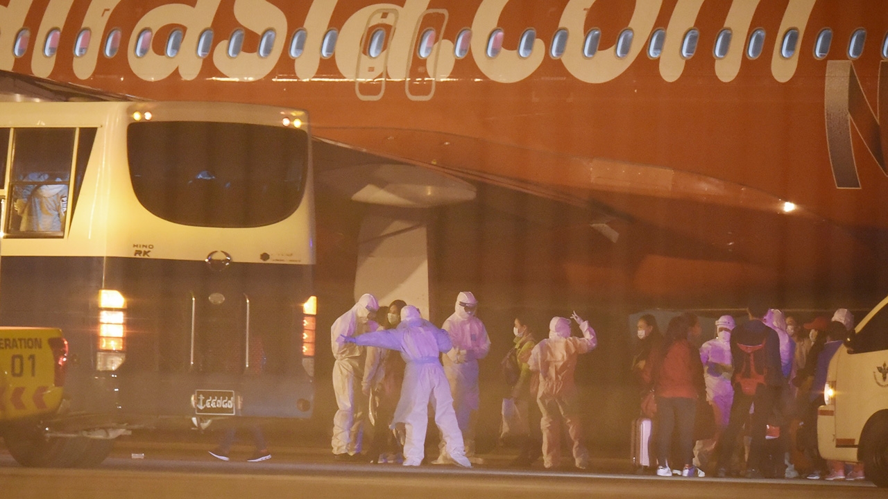 ประมวลภาพ คนไทยจากอู่ฮั่นถึงไทย พากักตัว 14 วัน เฝ้าระวัง "ไวรัสโคโรนา"