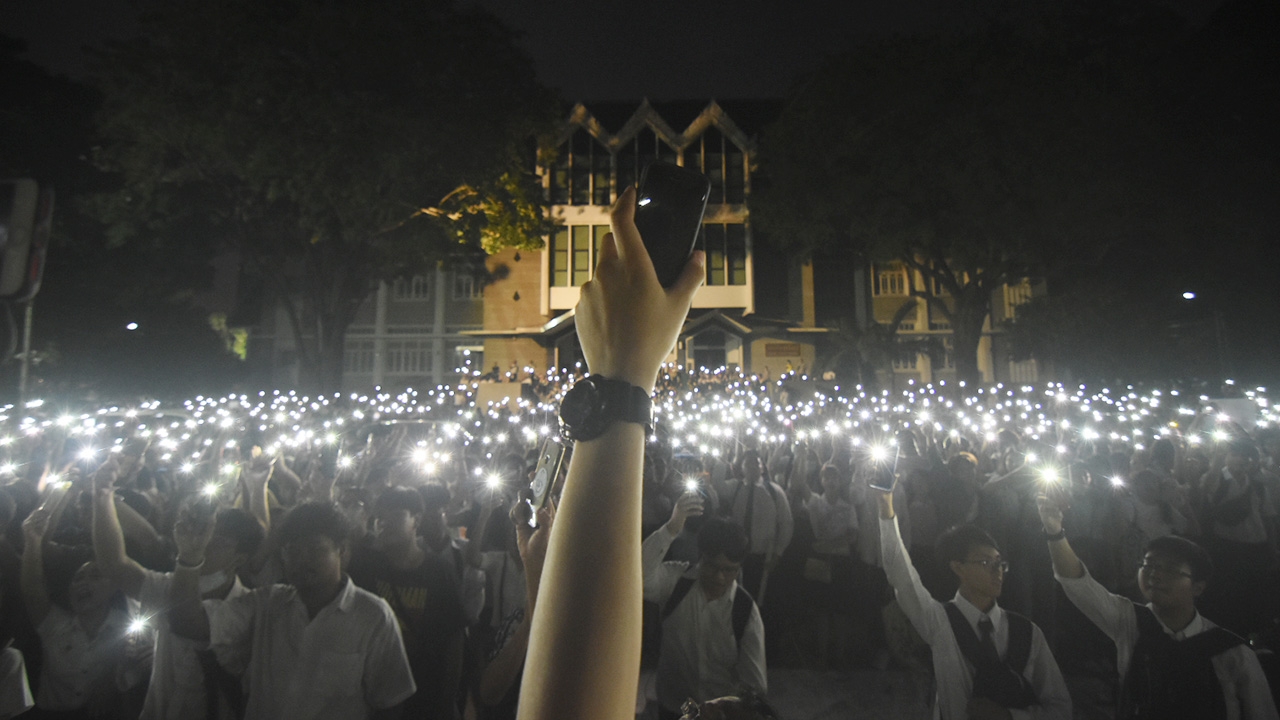 นิสิตเกษตรฯ ร่วมชุมนุม จัดกิจกรรมเชิงสัญลักษณ์ "KUไม่ใช่ขนมหวานราดกะทิ" 