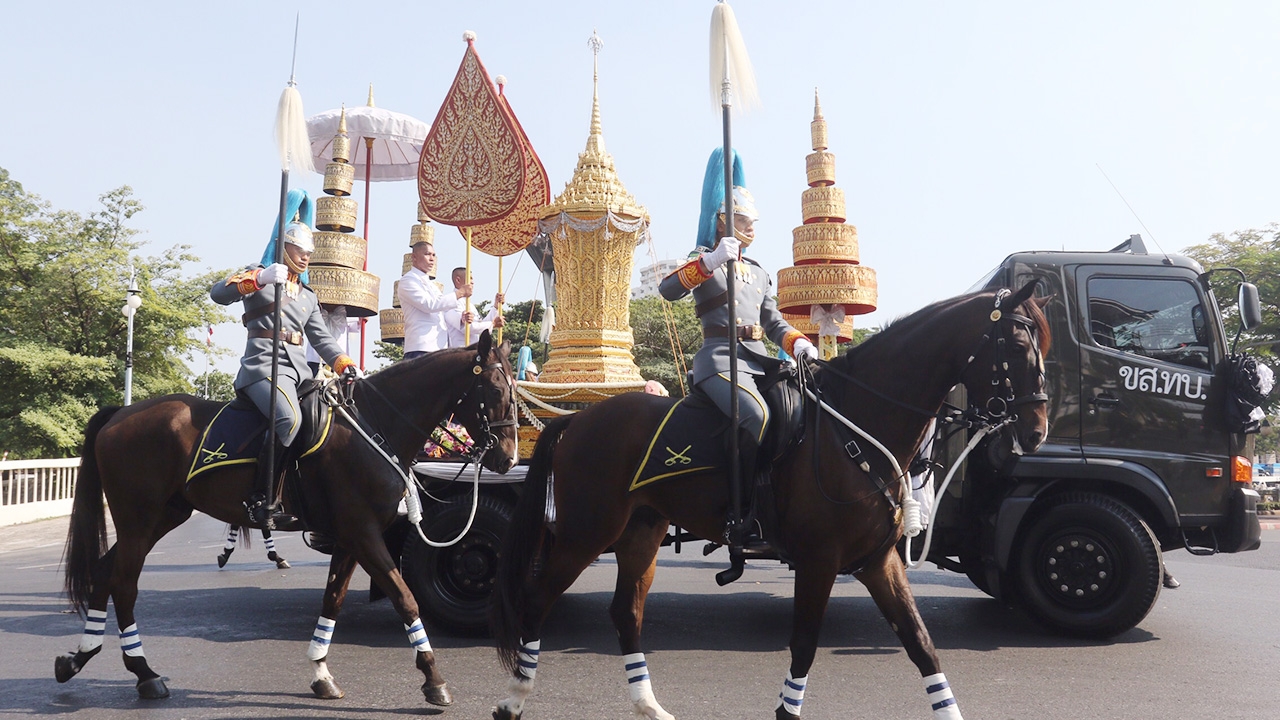 ประมวลภาพการเคลื่อนขบวนแห่เชิญโกศศพ "ป๋าเปรม" ไปยังเมรุวัดเทพศิรินทราวาส