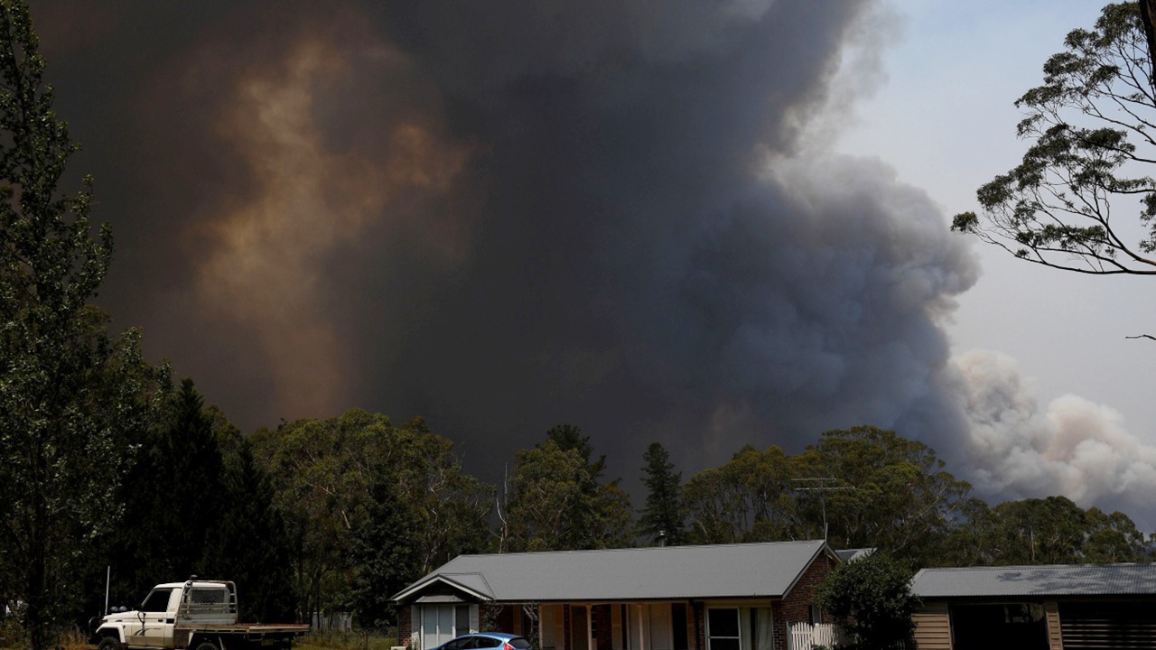 สุดสะพรึง วิกฤติไฟป่านิวเซาท์เวลส์ เตือนด่วนอย่าเดินทาง ดับเพลิงตาย 2
