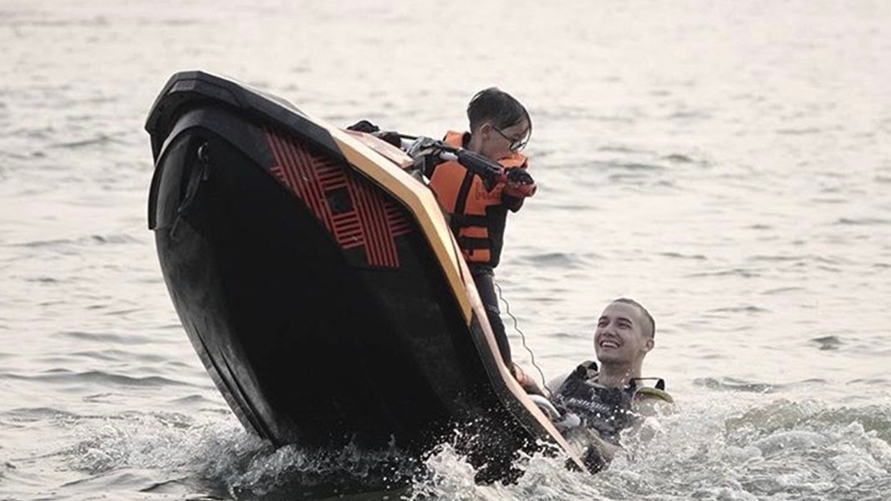 ออกู๊ด ลูกเปิ้ล นาคร โชว์สกิล 4 ขวบ ขี่เจ็ตสกี แต่ทำพี่ๆ โฟกัสคนผิดจุด