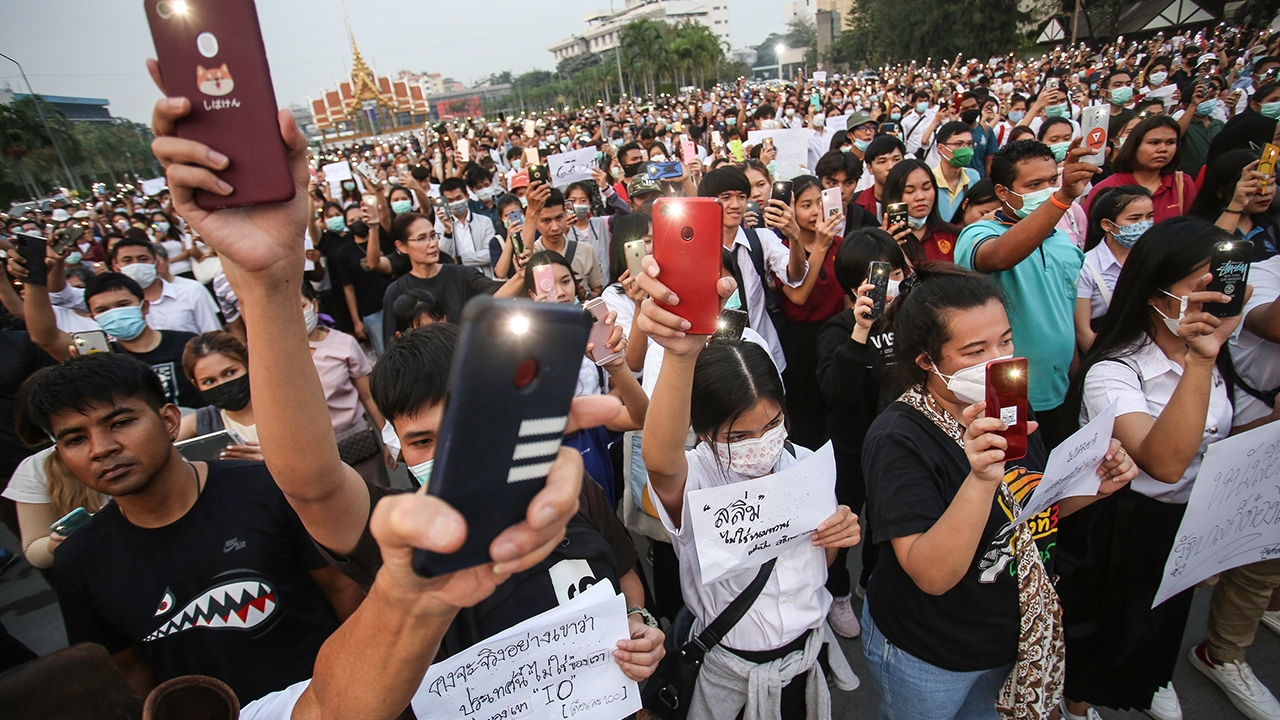 นศ.ราม รวมตัวแฟลชม็อบ #ลูกพ่อขุนไม่รับใช้เผด็จการ เรียกร้องลุงตู่ลาออก