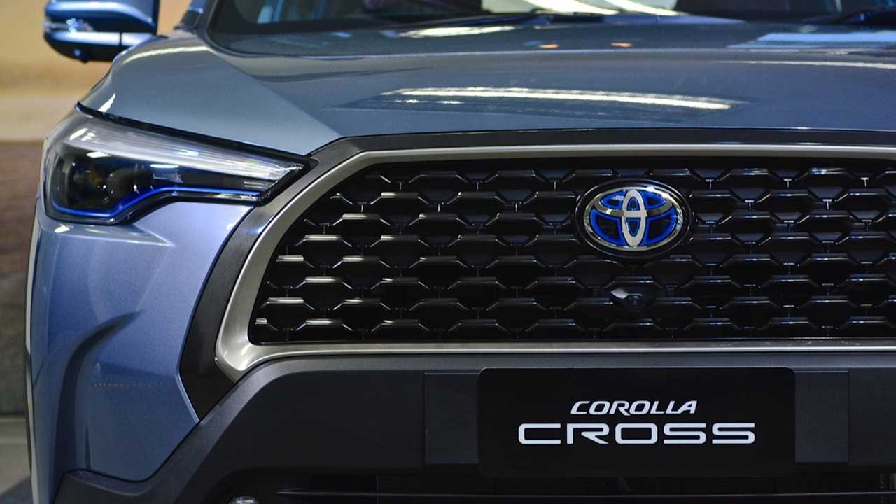 หล่อดีพี่อยากได้ โผล่แล้ว รุ่นและราคา TOYOTA COROLLA CROSS