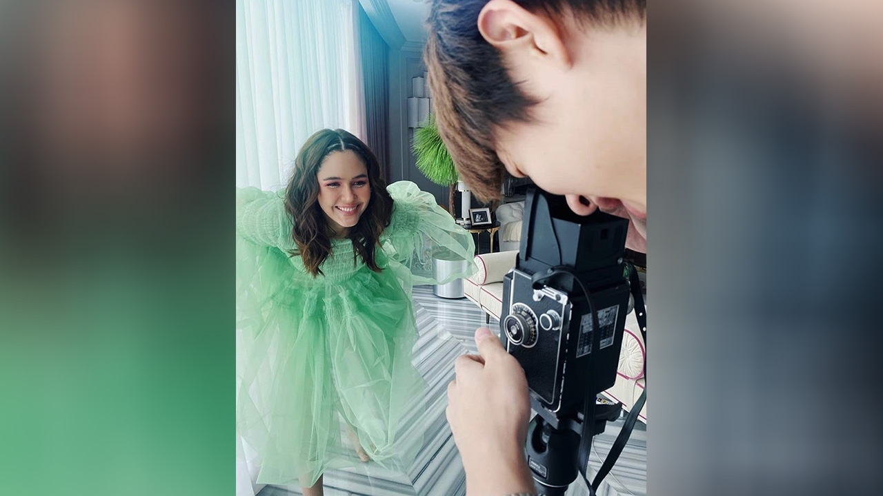 คนนี้เองตากล้องส่วนตัว ชมพู่ อารยา หล่อระดับพระเอก 