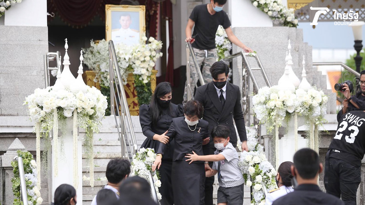 ประมวลภาพ โย่ง อาร์มแชร์ ลาพ่อครั้งสุดท้าย พิธีพระราชทานเพลิงศพ (คลิป)
