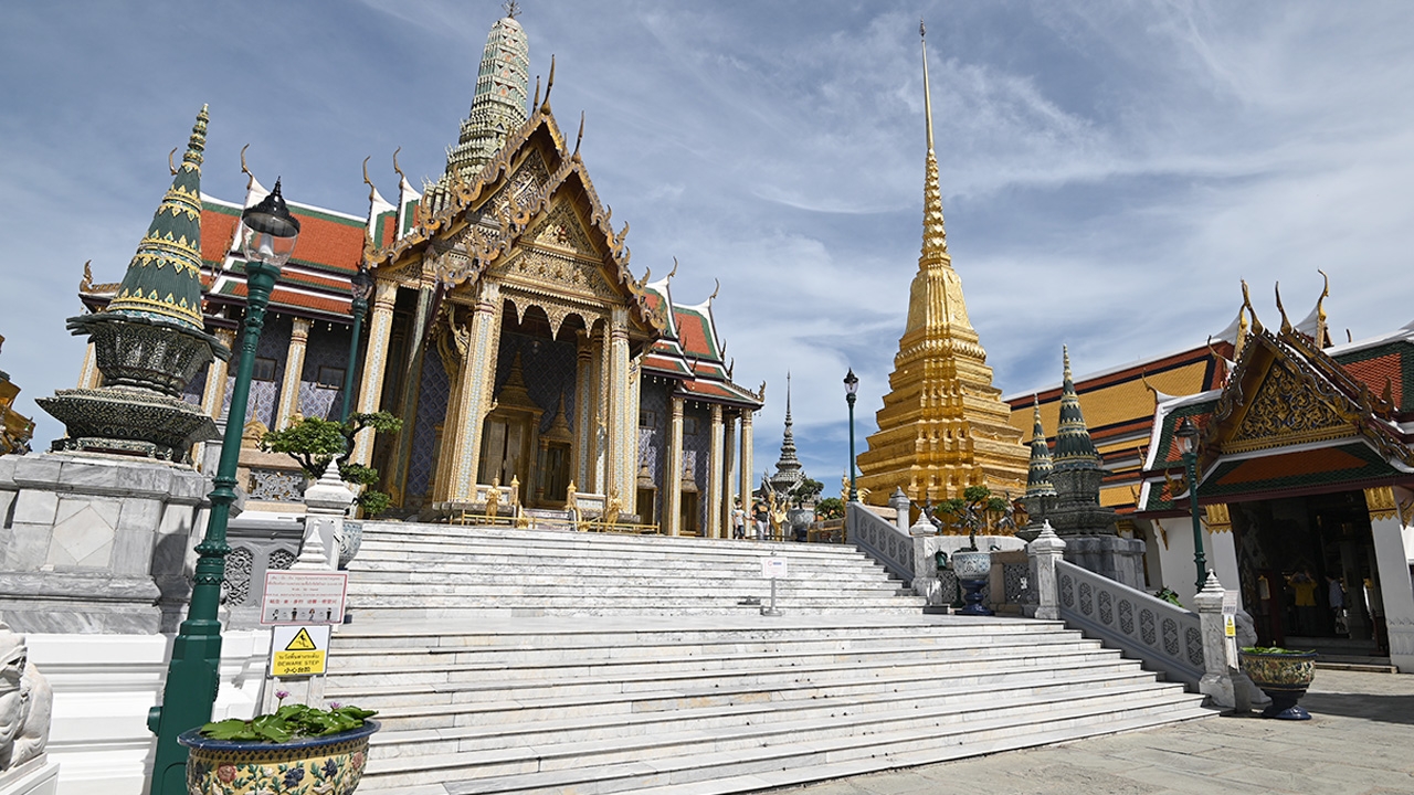 นักท่องเที่ยวเช็กอิน ทยอยเข้าชมพระบรมมหาราชวัง - วัดพระแก้ว