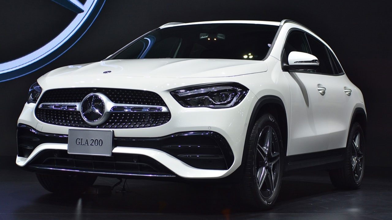 ประกอบไทยราคาดี เดินดู MERCEDES-BENZ GLA200 และ A200 ในงานมอเตอร์เอ็กซ์โป