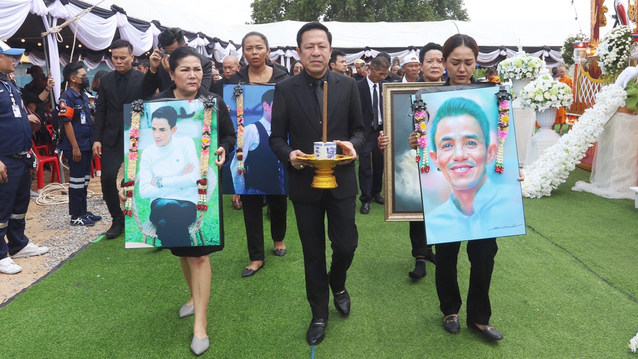 บรรยากาศการเคลื่อนศพ โรเบิร์ต สายควัน ก่อนทำพิธีฌาปนกิจ