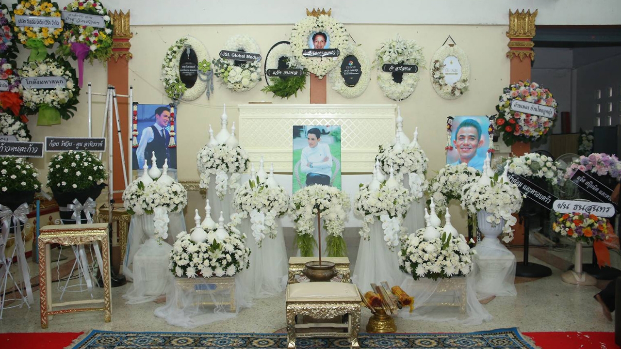 บรรยากาศสวดศพ โรเบิร์ต สายควัน คืนแรก เพื่อนพี่น้องตลกร่วมอาลัย
