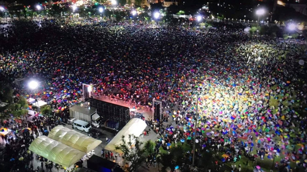 ไล่เรียงเหตุการณ์ "ม็อบ 19 กันยา" เริ่มจากธรรมศาสตร์ สู่ปักหลักค้างคืนสนามหลวง