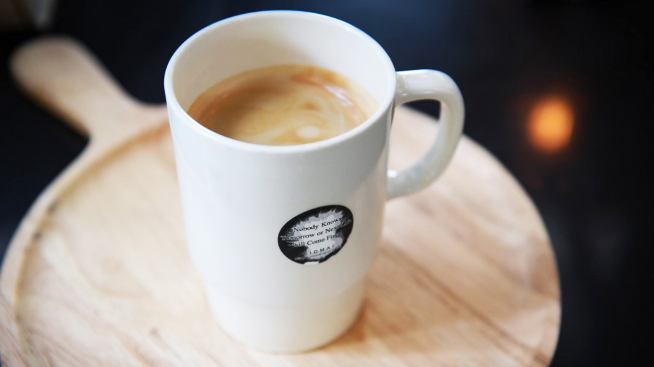 ร้านกาแฟอยู่ยาก คนเมืองผันตัวเป็นบาริสต้าจำเป็นยุค ศก.ทรุด