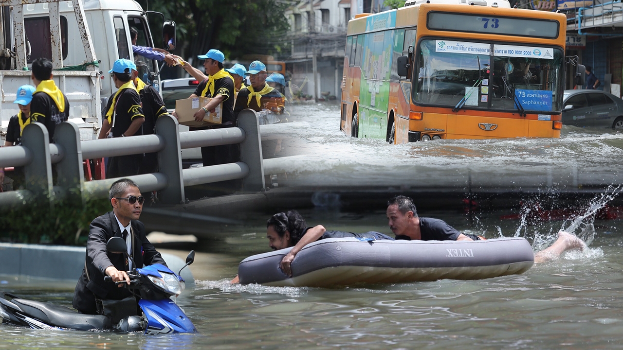 ท่วมครึ่งตัวอ่วมครึ่งคัน! ประมวลภาพพระราม 9-สะพานข้ามแยกประชาสงเคราะห์