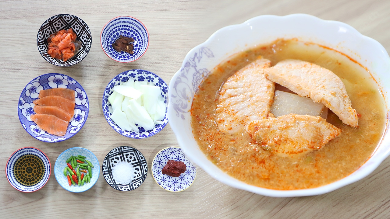 แซ่บลืมผัว! แกงส้มมะละกอแซลมอน BY กุ๊งกิ๊ง Cooking (คลิป)