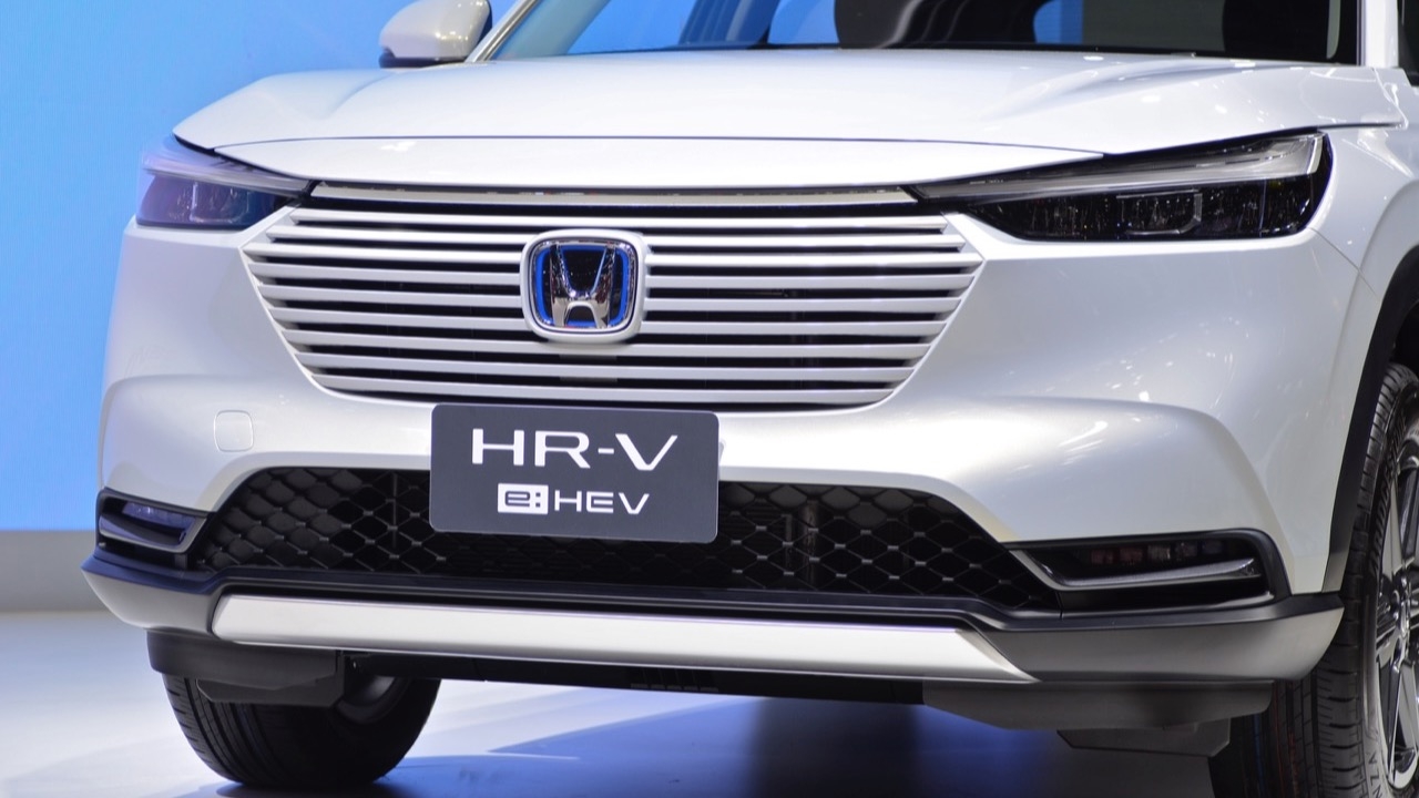 เค้าว่ากระจังมันหล่อ! ส่องหน้าตาพระรอง HONDA NEW HR-V EL ล้านนิดๆ กับกระจังซี่ถี่แนวนอน