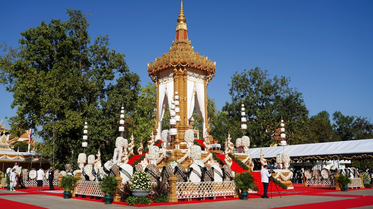 น้อมอาลัย ประมวลภาพ พระราชพิธีถวายพระเพลิงพระศพ เจ้านโรดม รณฤทธิ์