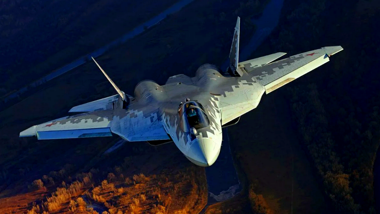 นักฆ่า F-22 RAPTOR เจาะเครื่องบินขับไล่ไฮเทค SUKHOI T-50 PAK FA