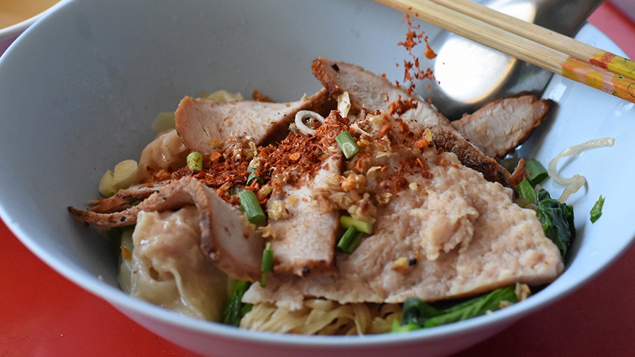 ร้านบะหมี่ไข่ในตำนาน “บะหมี่เกี๊ยวจักรพรรดิ์”