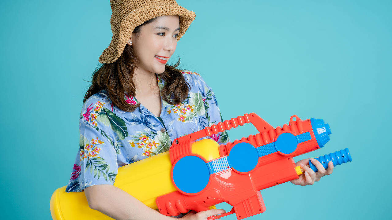 ส่องไอเดีย "เสื้อสงกรานต์" รวมแฟชั่นลายดอก ใส่เล่นน้ำรับหน้าร้อน