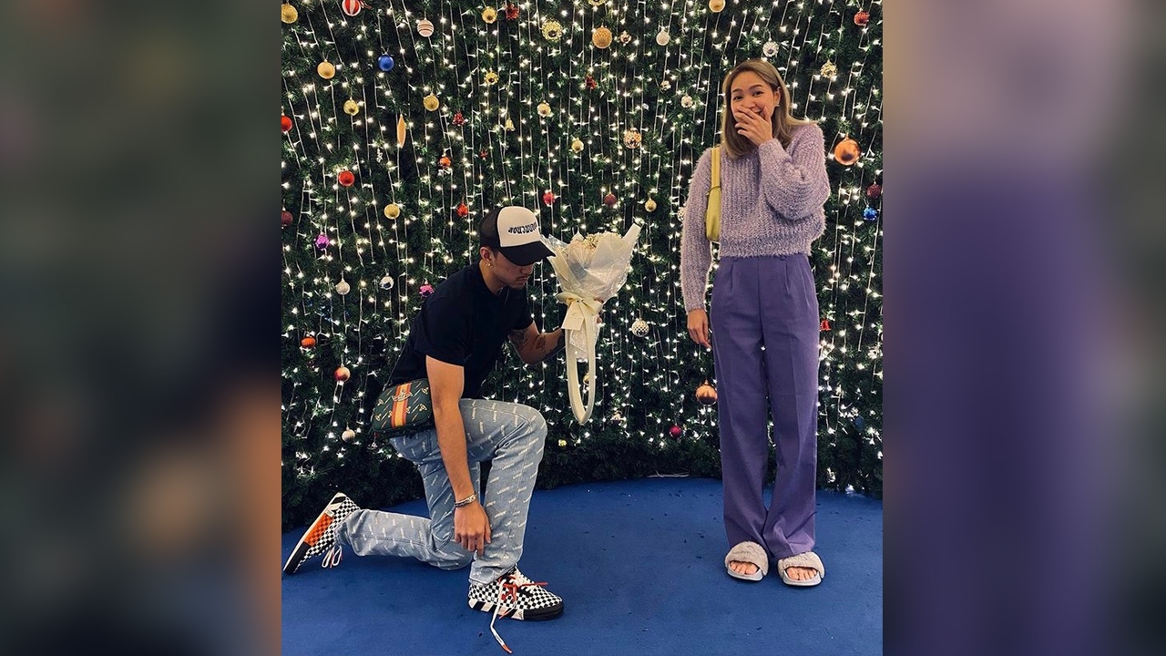 เกือบได้เฮ ธามไท คุกเข่ามอบช่อดอกไม้ให้ โฟร์ แต่พีคสุดก็ตรงแคปชั่น 