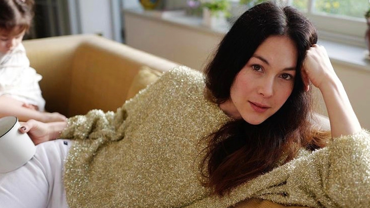 แฟนคลับ-เพื่อนๆ แห่ดีใจ พอลล่า พาลูกกลับไทย พร้อมเผยกิจกรรมช่วงกักตัว