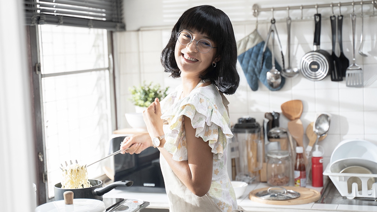 "สายป่าน" โชว์เสน่ห์ปลายจวัก ทำเมนูมัดใจ "ณัฐ" ใน "รักล้นพุง"